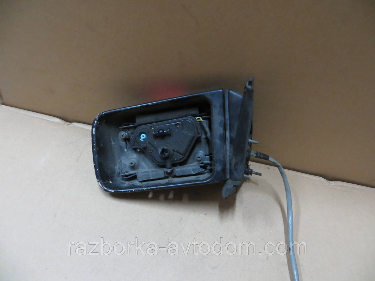 Корпус дзеркала лівий Mitsubishi Lancer (84-88) OEM 1437
