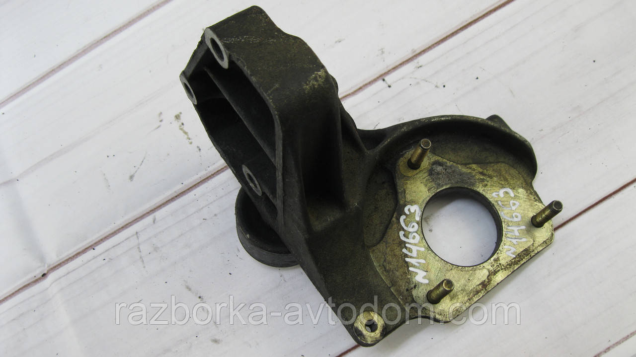 Кронштейн ТНВД Renault Trafic (1980-2001) 2.1TD OE:7700684886, 7701352810