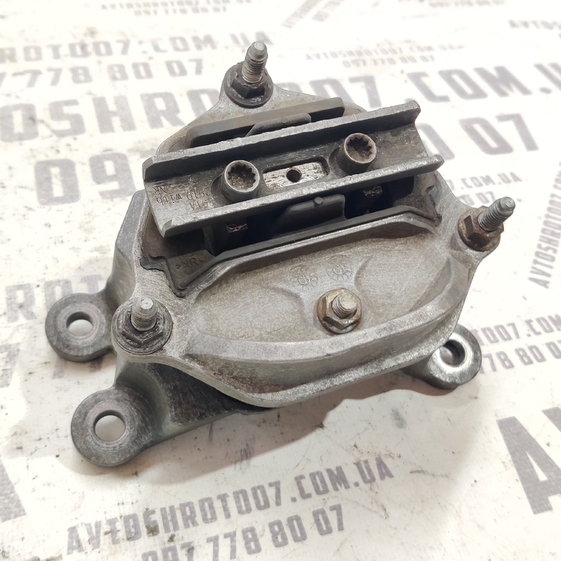 Подушка двигуна Audi A4 B8 (07-15) 2.0 Дизель Нижня