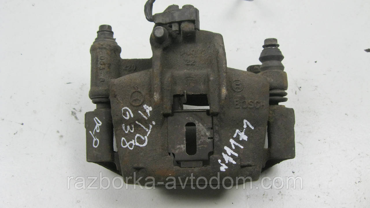 Суппорт передній правий Mercedes Vito W638 (1996-2003) OE:A0014206283