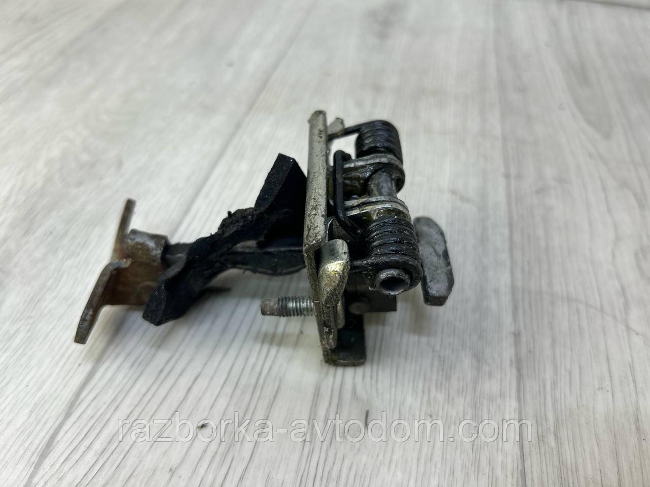 Обмежувач дверей передній правий/ лівий Citroen Berlingo, Peugeot Partner (2003-2008) OE:9181G4