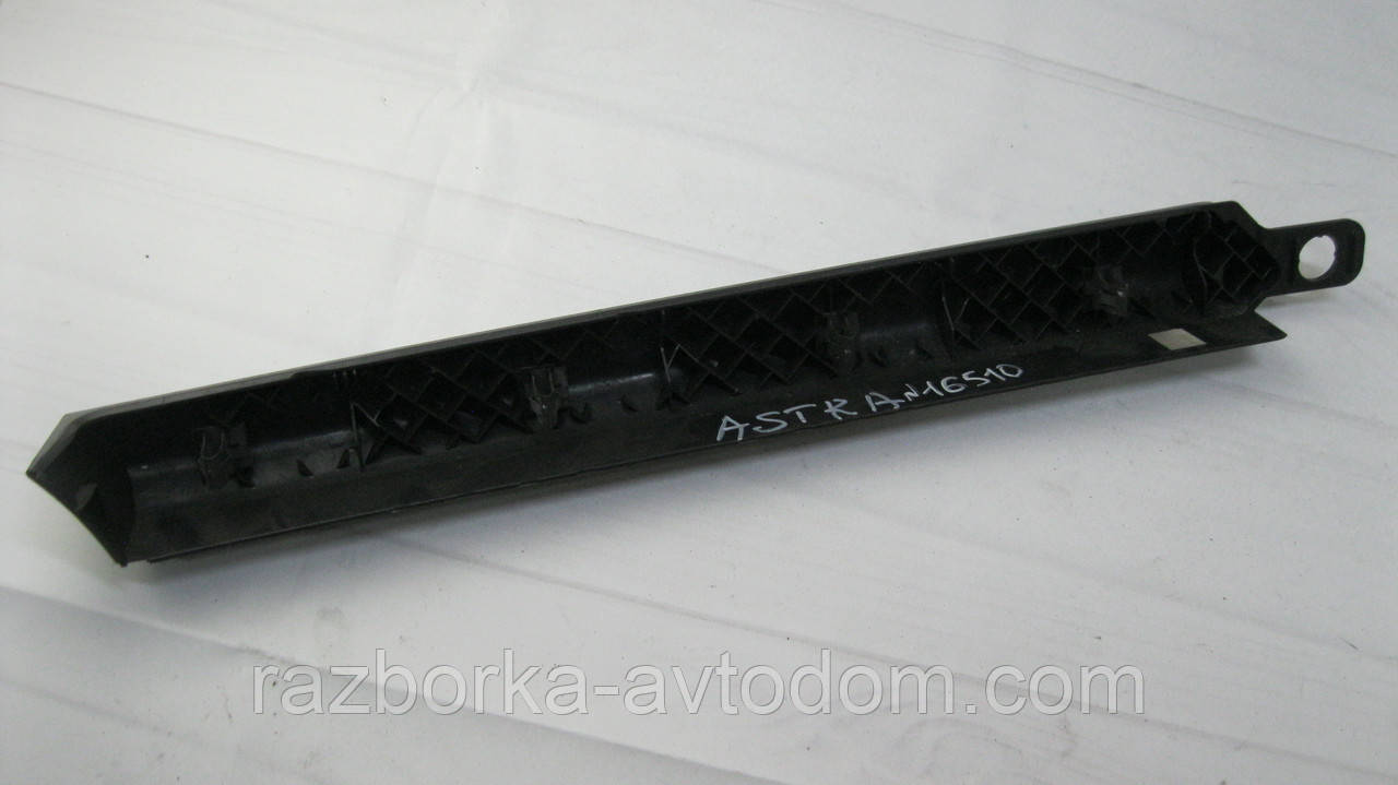 Молдинг (накладка) торпедо ліва Opel Astra H (2005-2015) OE:13116934
