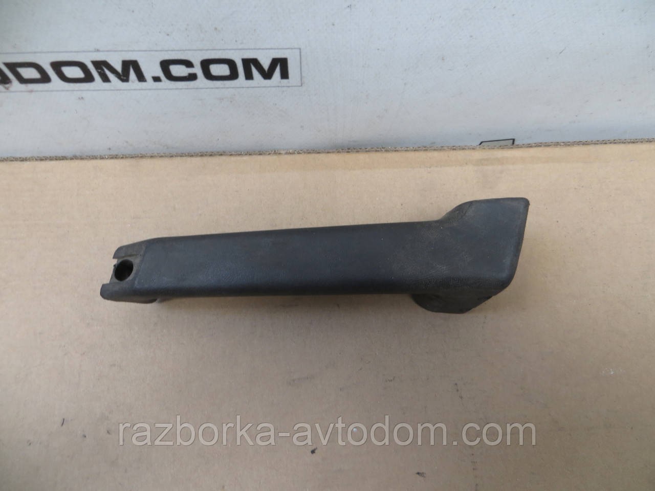 Ручка дверей передня права Audi 100 C2 (76-82) 433867172B