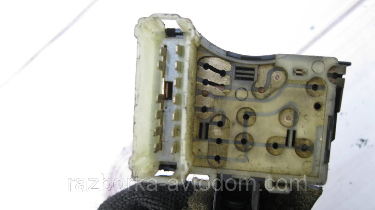 Підрулевий перемикач правий Renault Master 2 (97-10), Trafic (00-14), Opel Vivaro (01-) OE:7701050685