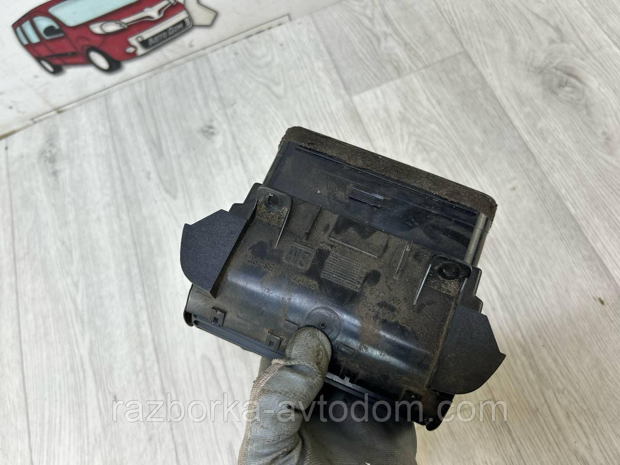 Дефлектор обдування салону Opel Omega B (93-99) OE:90458325, 90491309