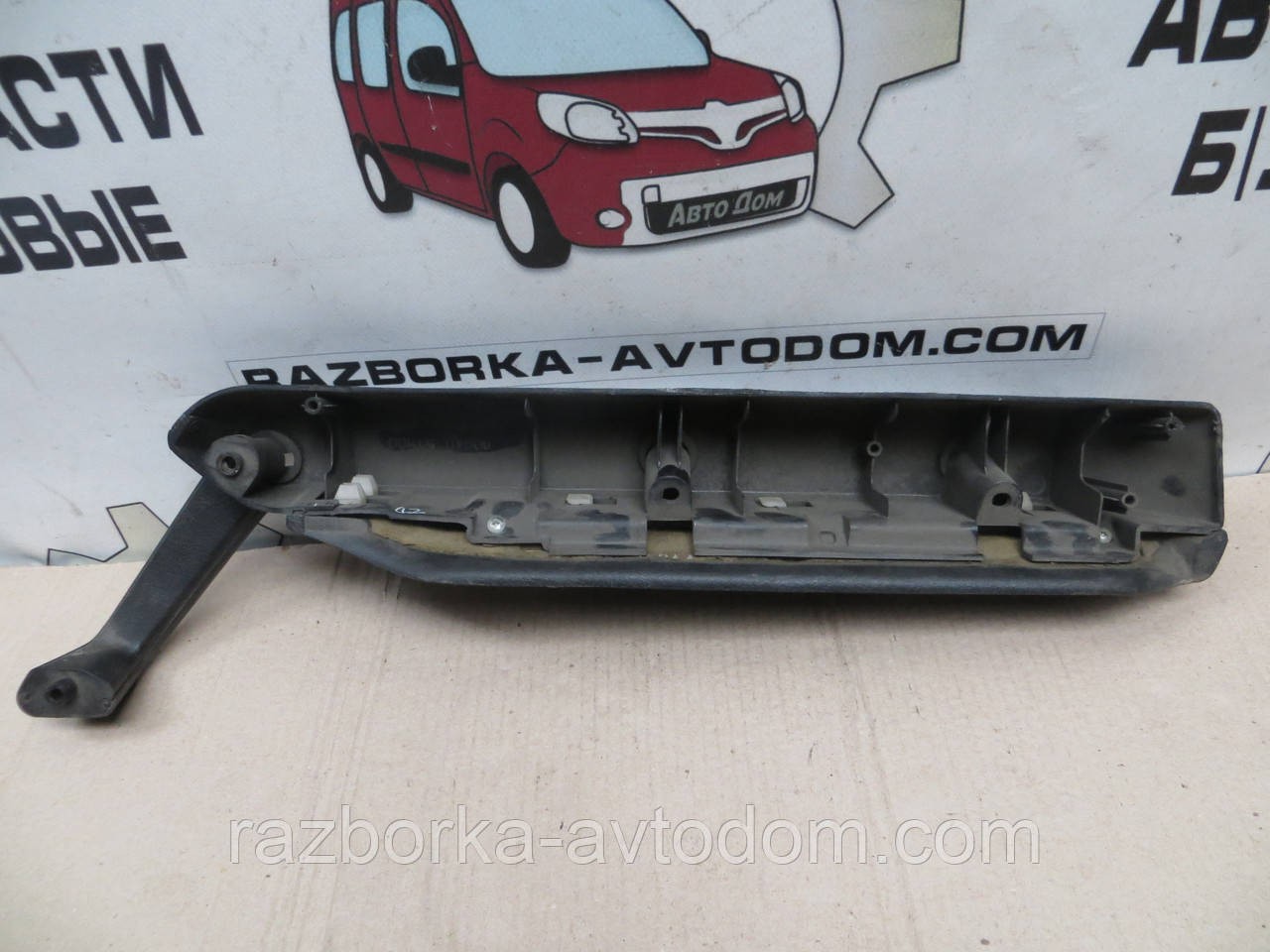 Ручка внутрішня підлокітник задніх правих дверей Nissan Sunny N13 (1986-1990) OE: 8094057M00