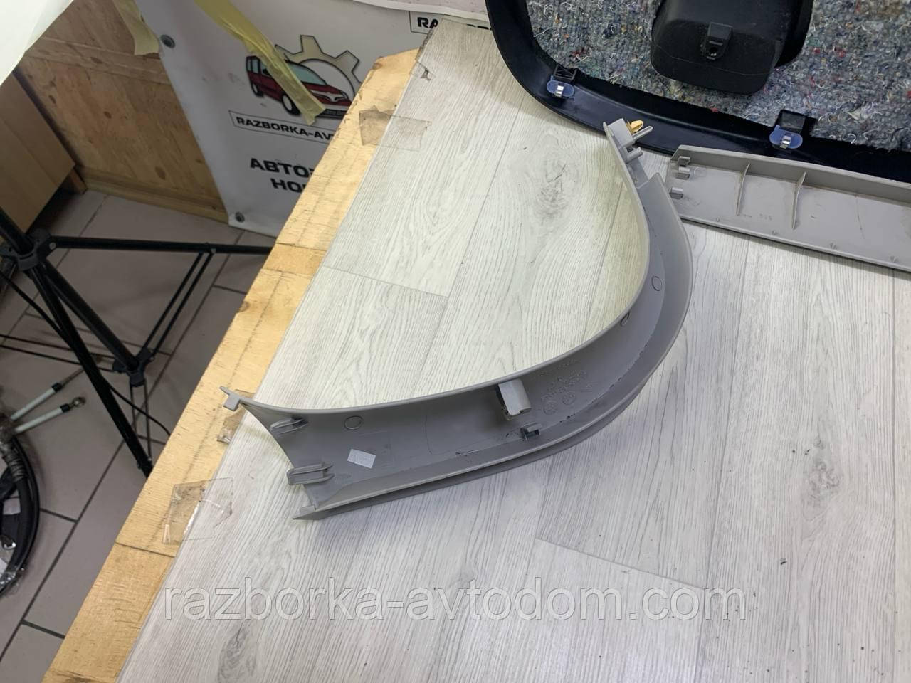 Обшивка карти кришки багажника (комплект) Renault Grand Scenic III/Scenic III OE: 909000164R, 849660008R