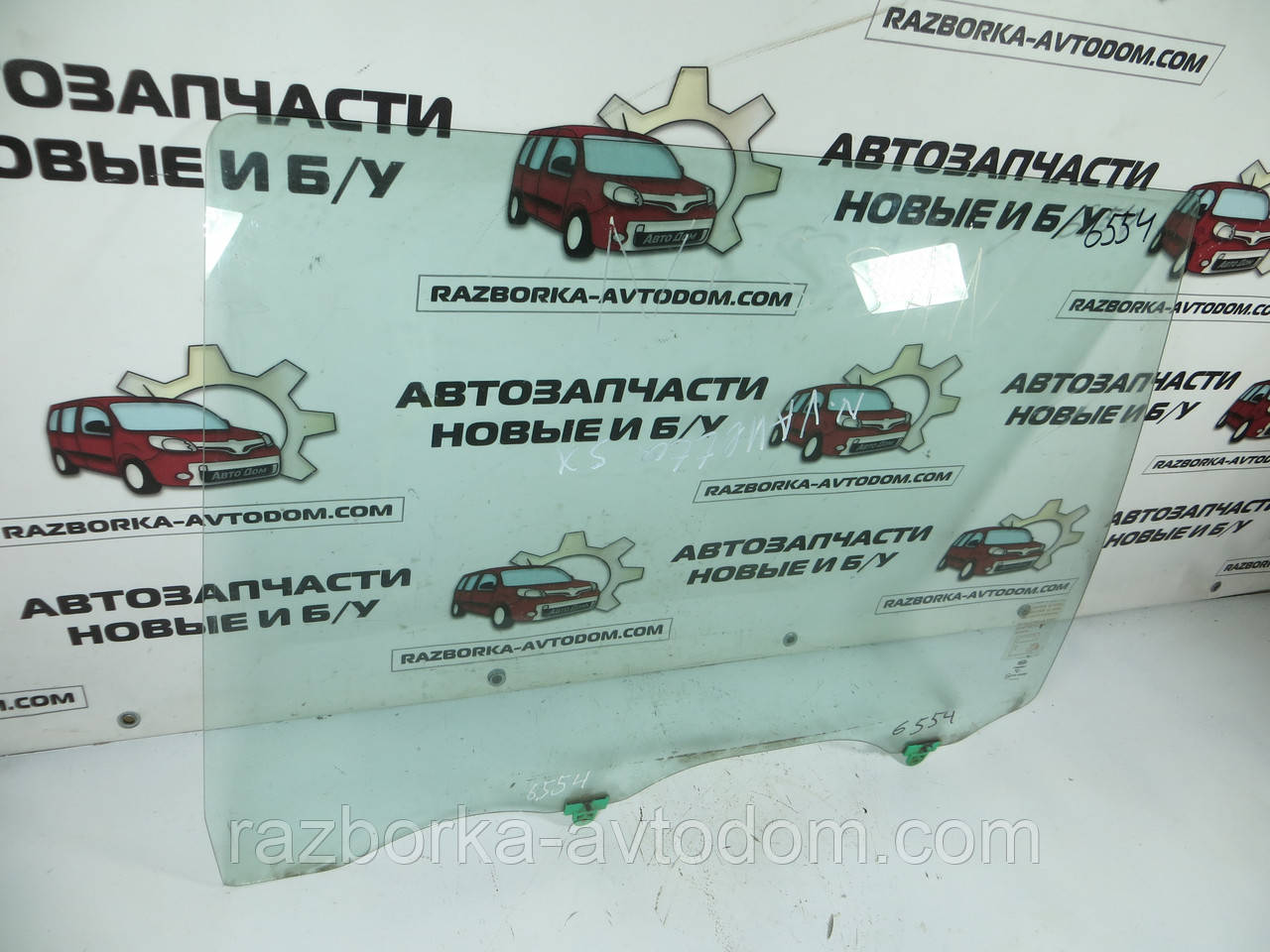 Скло дверей лівого бічного (від'їзного) Nissan Vanette C23 (1991-2001). ОЕ: 823017C300