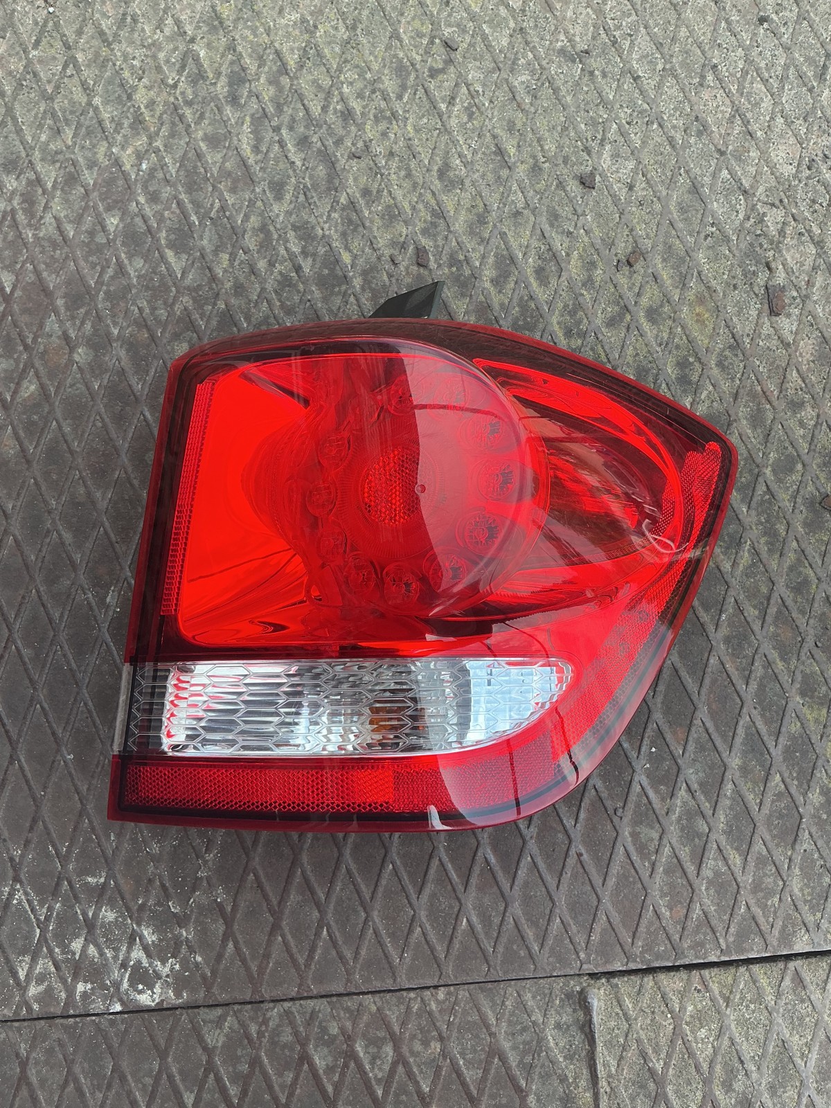 Ліхтар задній Dodge Journey