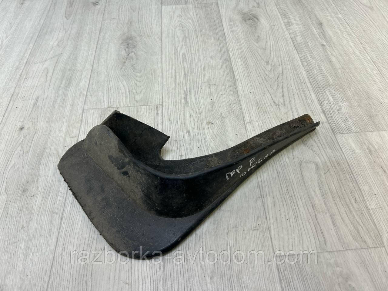 Бризовик Передній правий Opel Omega B (96-99)