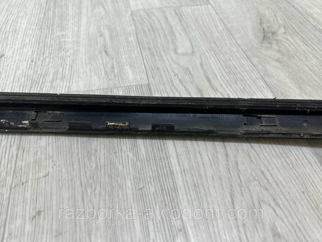 Накладка (молдінг) стійки лобового скла зовнішня права CITROEN C4 (04-08) OE:96563473XC ДЕФЕКТ