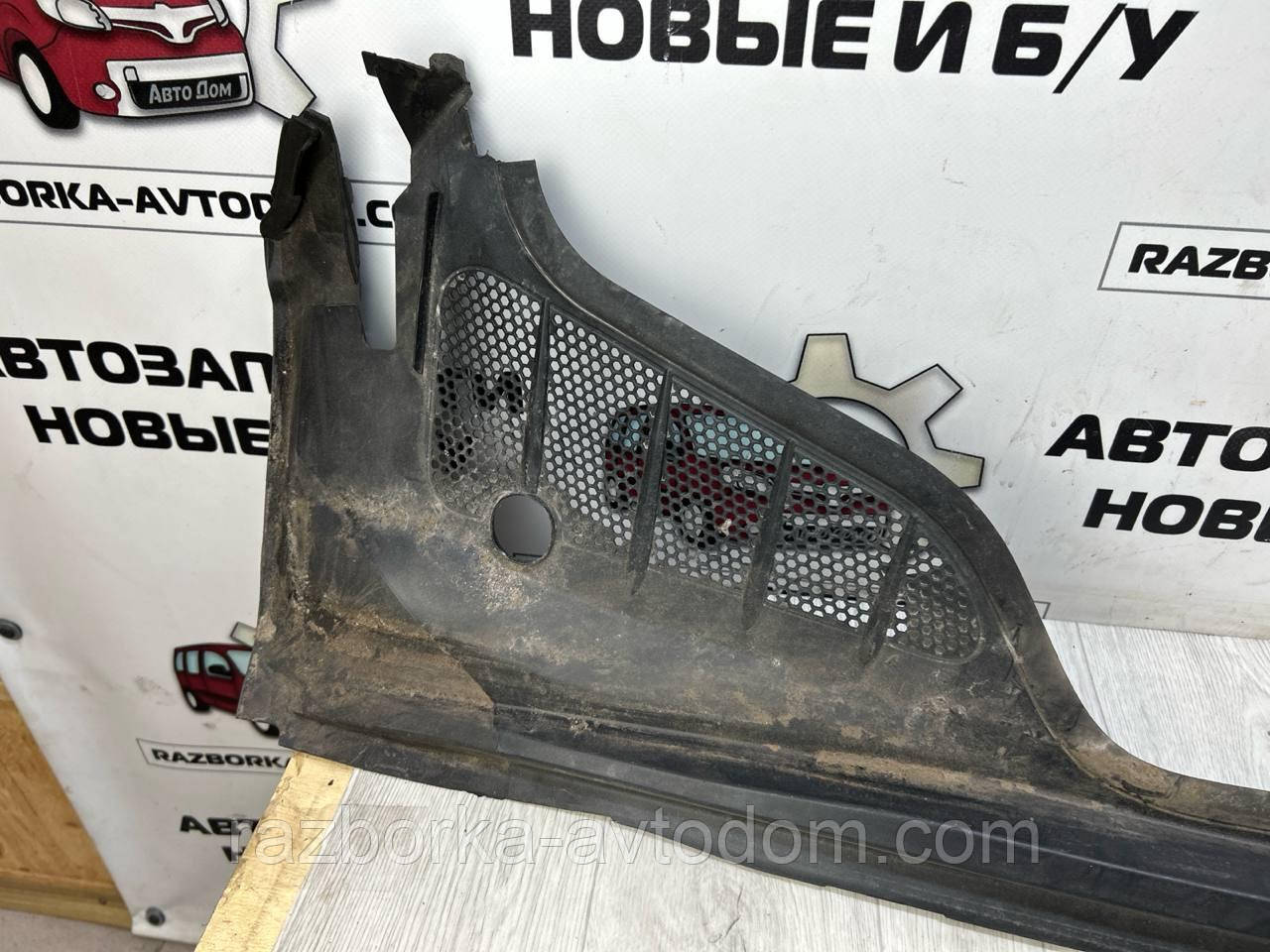 Пластик/накладка під лобове скло (жабо) Peugeot 308 (07-13) OE:9673257380