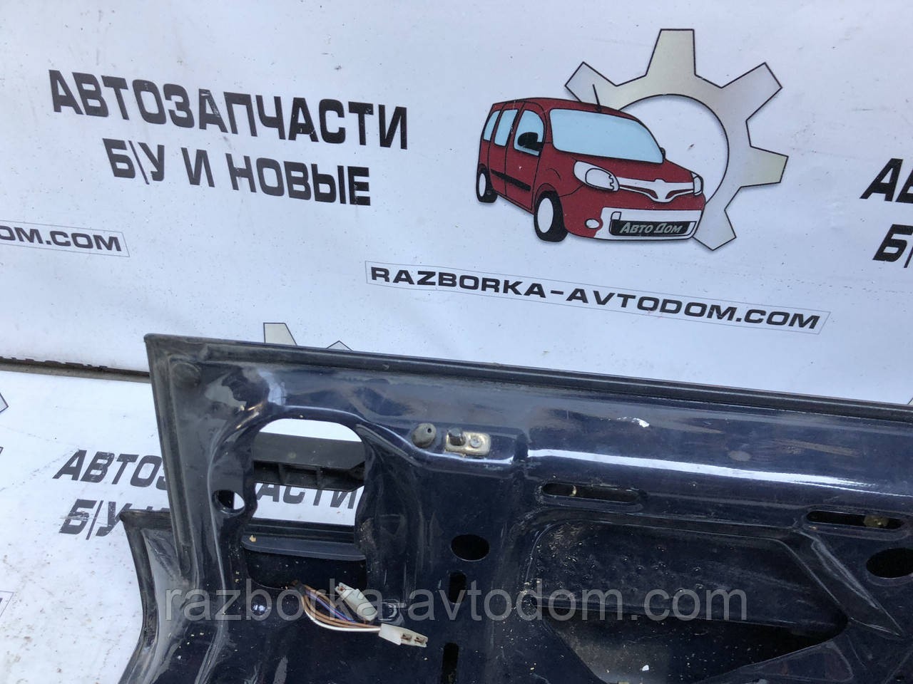 Кришка багажника (сідан) Audi 100 C3 (1982-1991) Знятий нижній замок і верхній замок личинка