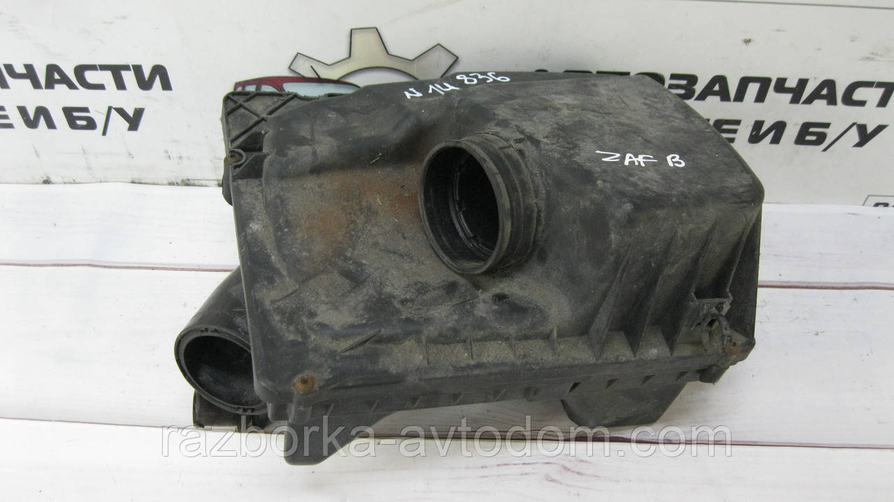 Корпус повітряного фільтра Opel Zafira B (2005-2010) Astra H OE:55557126, 13271079