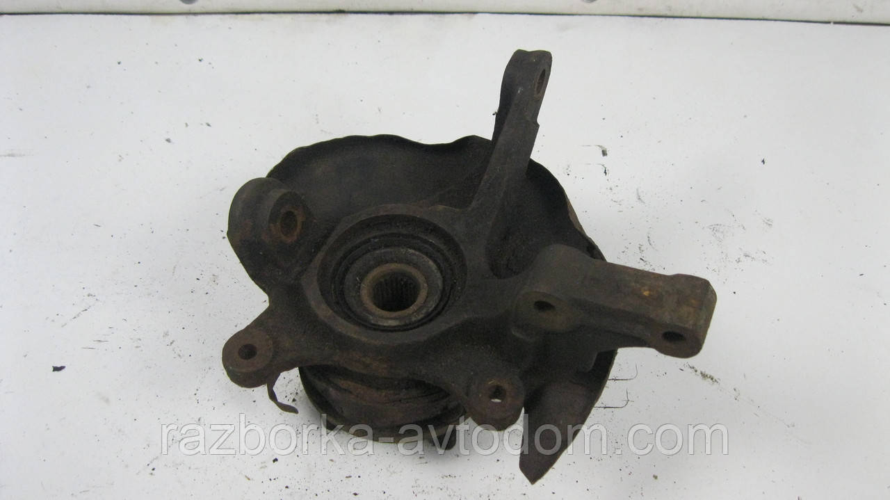 Поворотний кулак/ступиця передній лівий Nissan Sunny N13 (1986-1990) OE:4001550A00