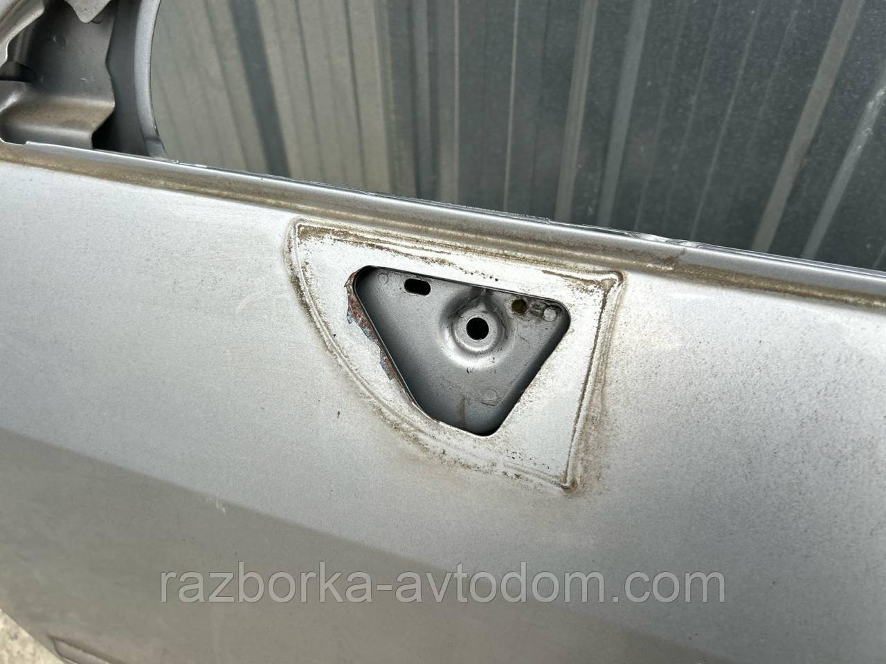 Двері передня ліва (блакитна) PEUGEOT 407 (04-11) OE: 9002AL (код фарби: EZR)