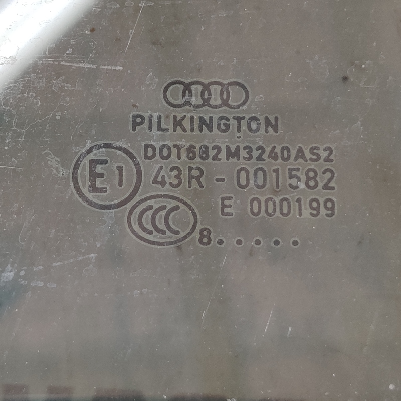Скло дверей Audi A4 B8
