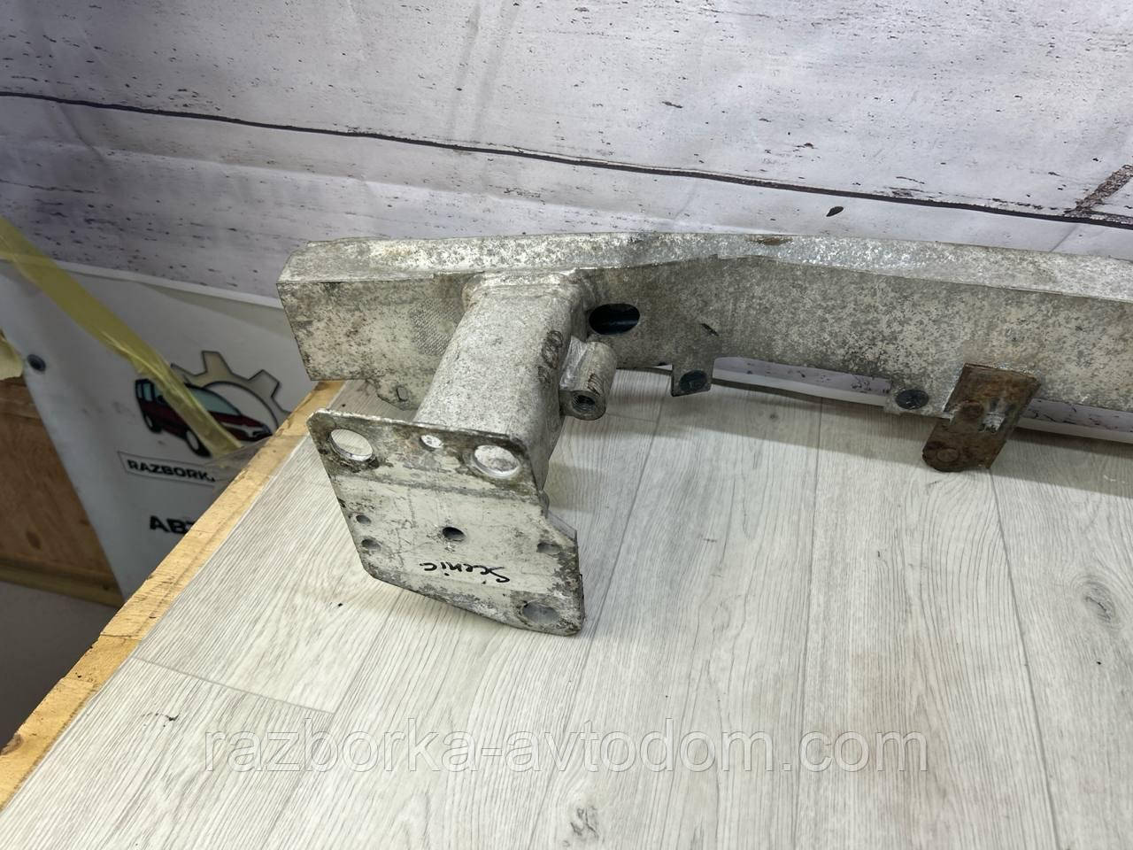 Підсилювач бампера переднього Renault Scenic 3 / Grand Scenic 3 (09-16) OE:752100015r