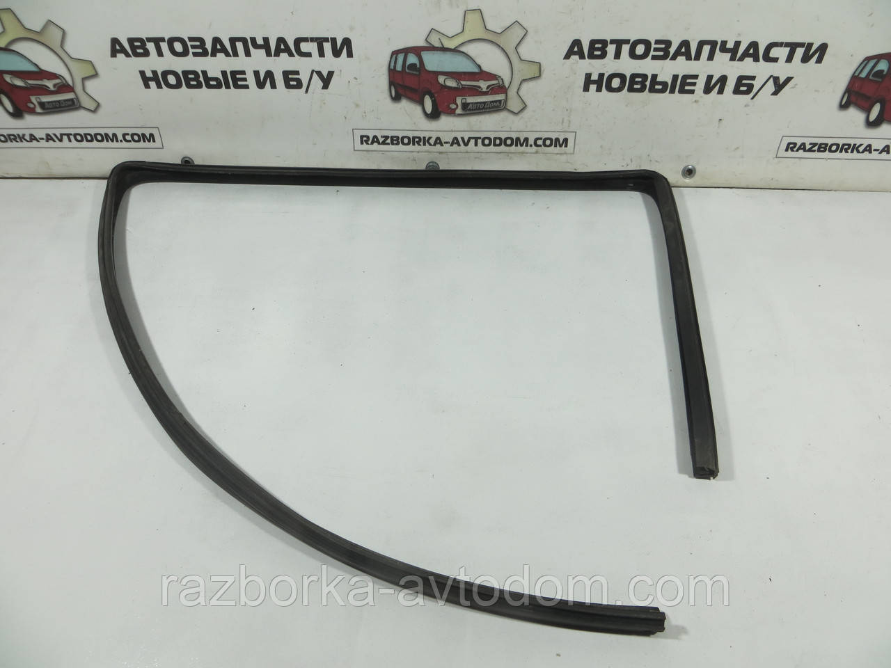 Ущільнювальна гумка скла задніх лівих дверей Opel Zafira A (1999-2005) ОЕ: 90579546