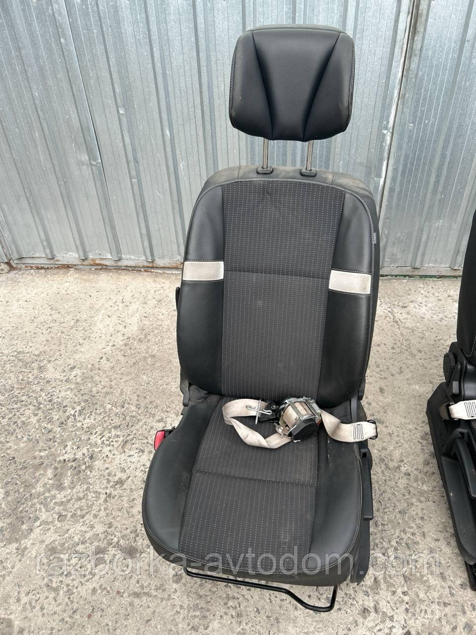 Сидіння передні праве та ліве (комплект) Renault Scenic 3 OE:873114197R