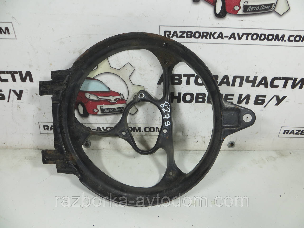 Дифузор вентилятора Ford Fiesta (1989-1995) OE: 89fb8146ae