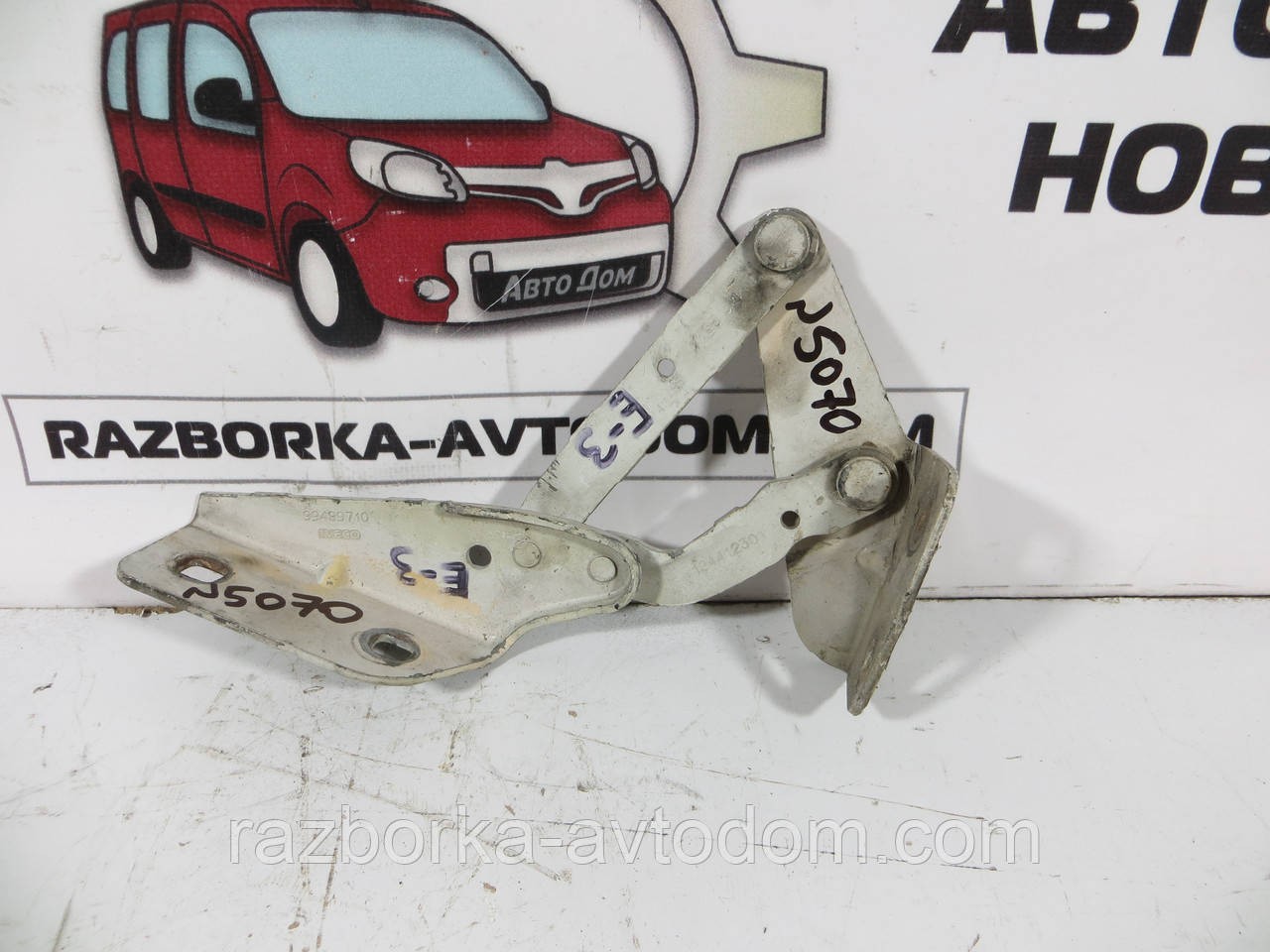 Петля капота ліва IVECO DAILY E3, E4 (2000-2014) ОЕ: 56087046 фото 2