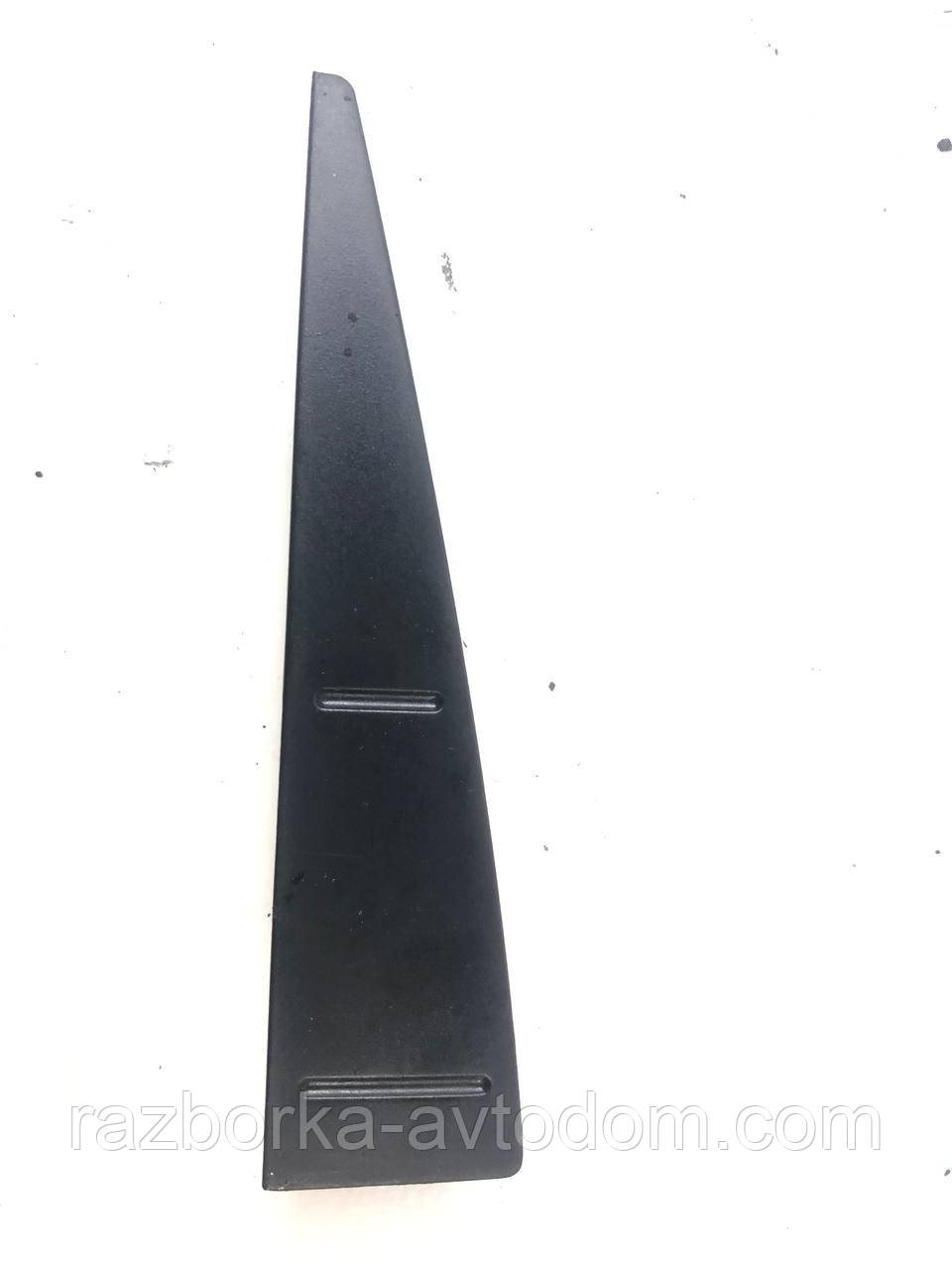 Захист (накладка) правий радіо Citroen C4 (04-11) OE: 9649598577