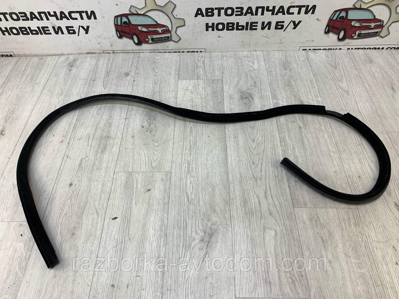 Ущільнювач дверей задньої лівої Skoda Superb (02-08) OE:3U5839439 B41
