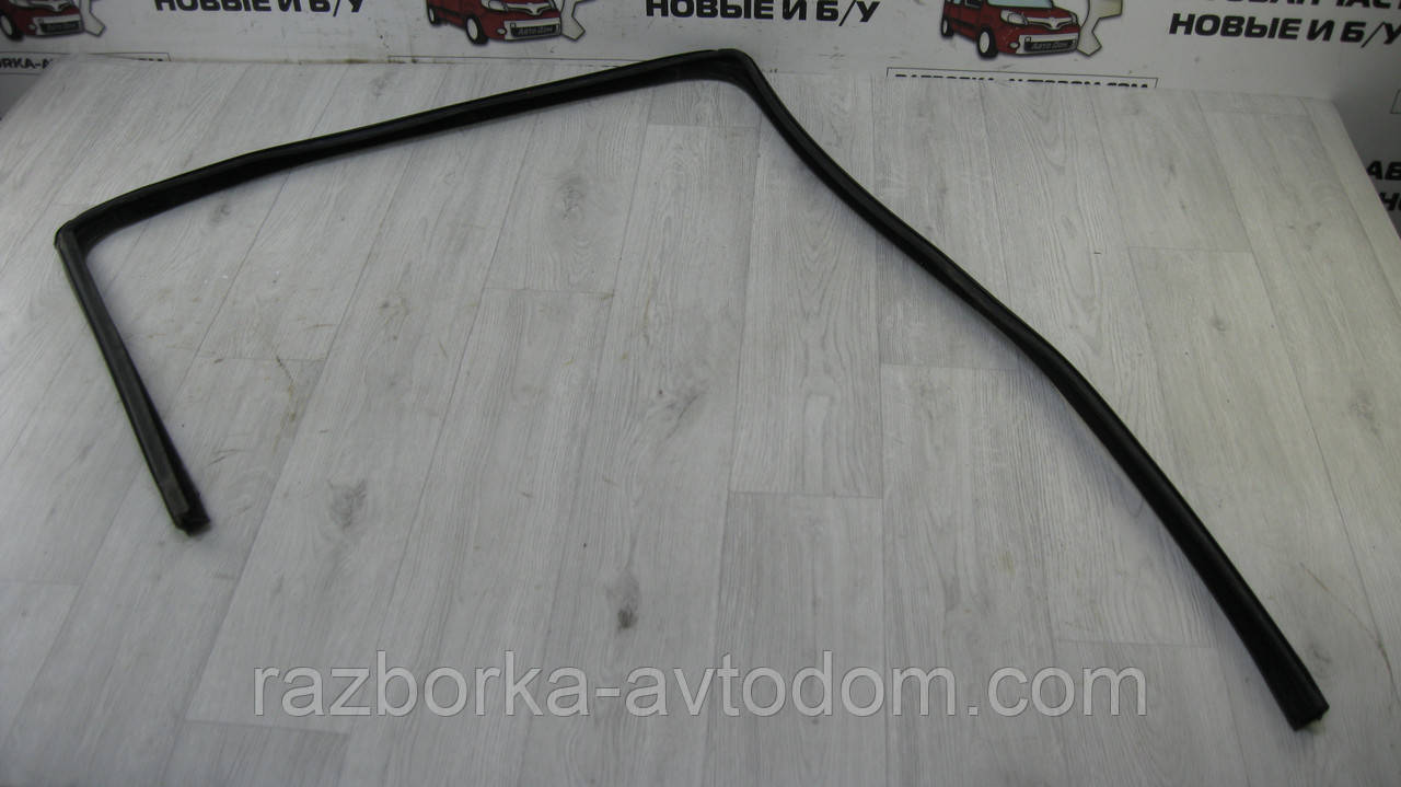 Ущільнювальна гумка скла дверей задньої правої Opel Zafira B (2005-2010) OE:13290336