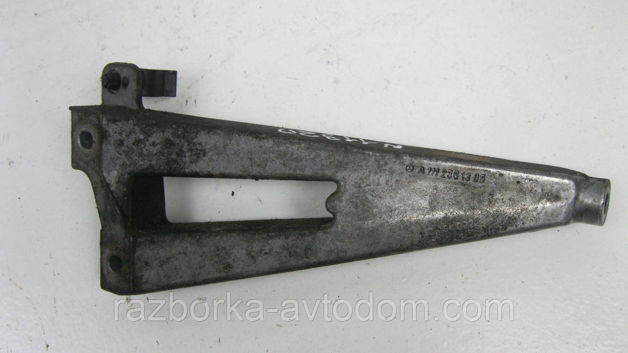 Кронштейн впускного колектора Mercedes W202 W210, W163, W203, C208 OE: A1112361395
