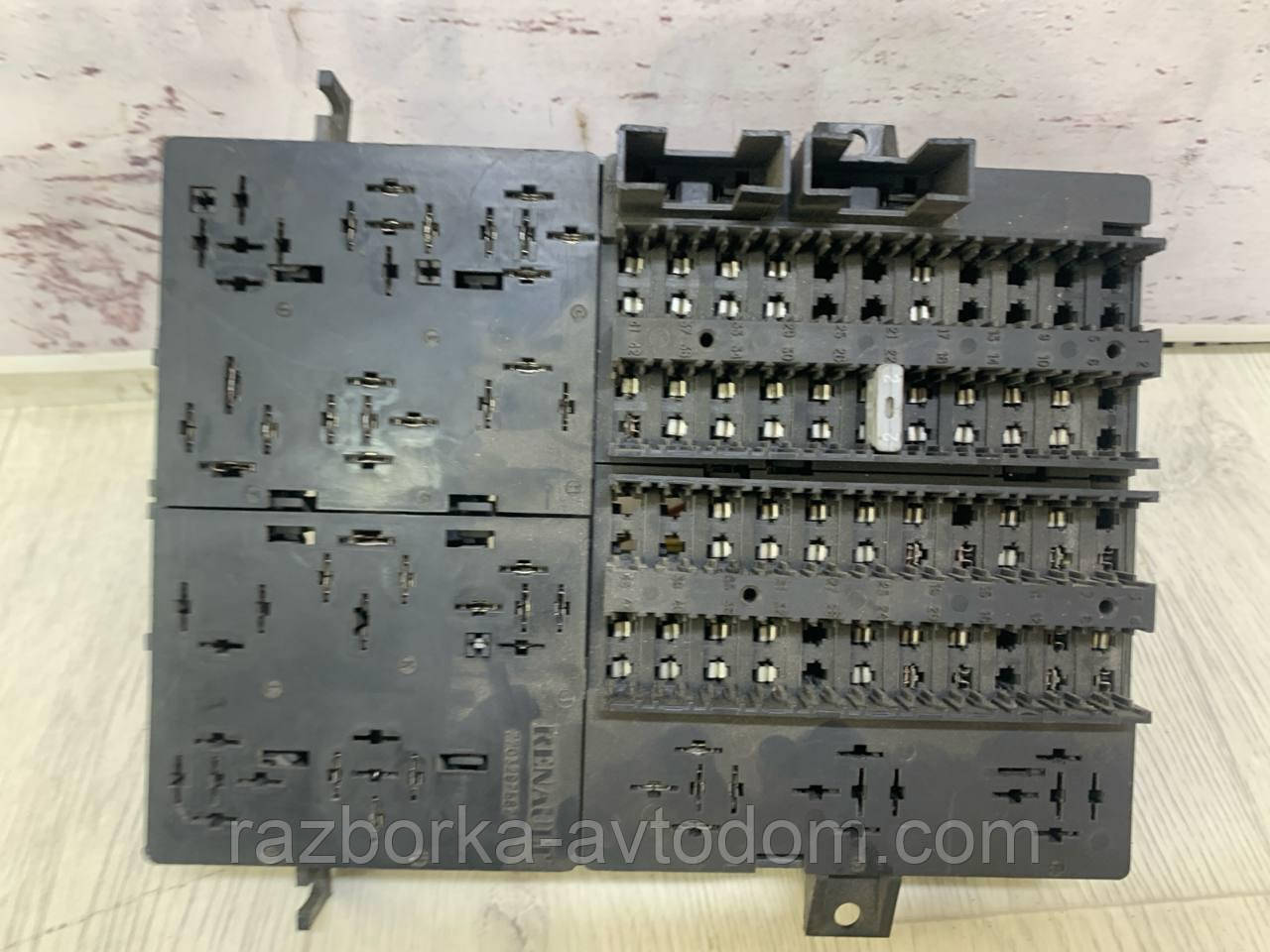 Блок запобіжників Renault Master II, Opel Movano (00-14) ОЕ: 7703297587