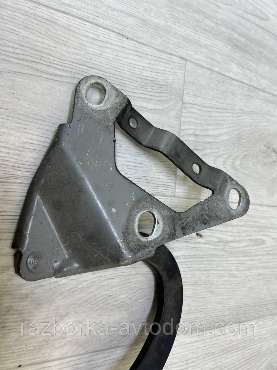 Петля капота ліва Opel Corsa C (00-06) OE:09114273