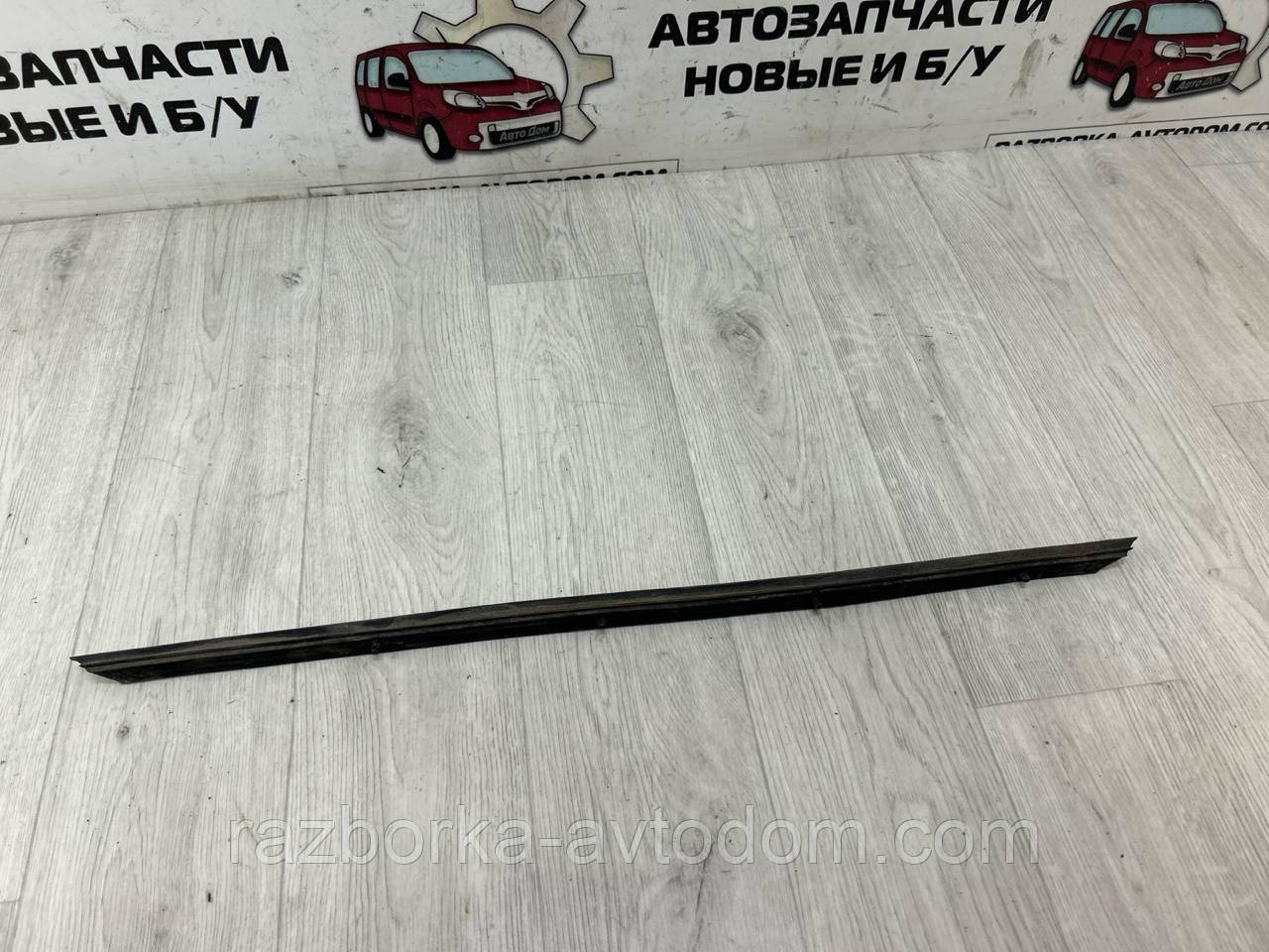 Ущільнювальна гумка дверей задньої правої (нижня) порогу Peugeot 407 (04-11) OE:9023RP