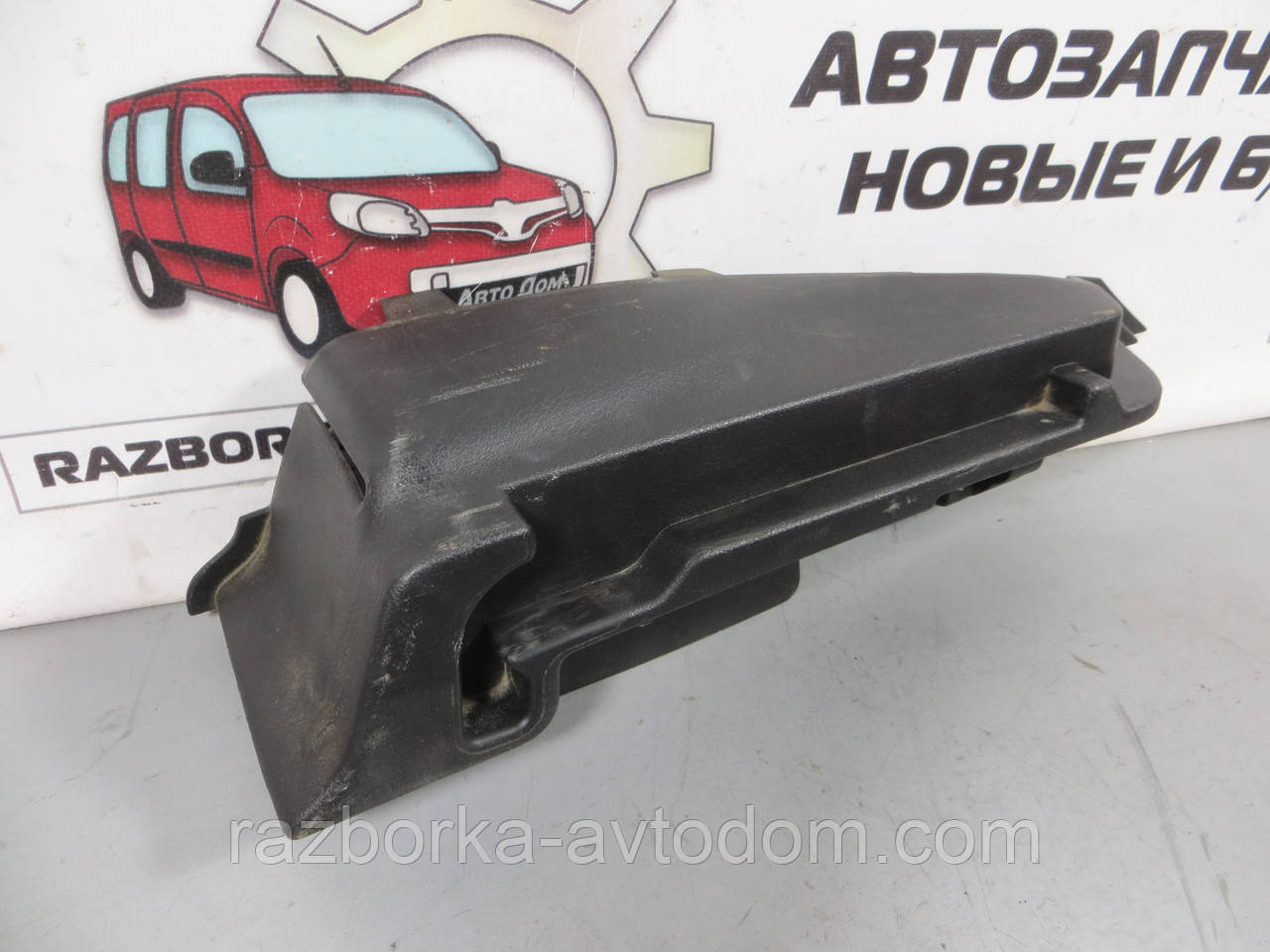 Тримач (пластик) задньої полиці правий Peugeot 307 (2001-2008) ОЕ: 9642754377