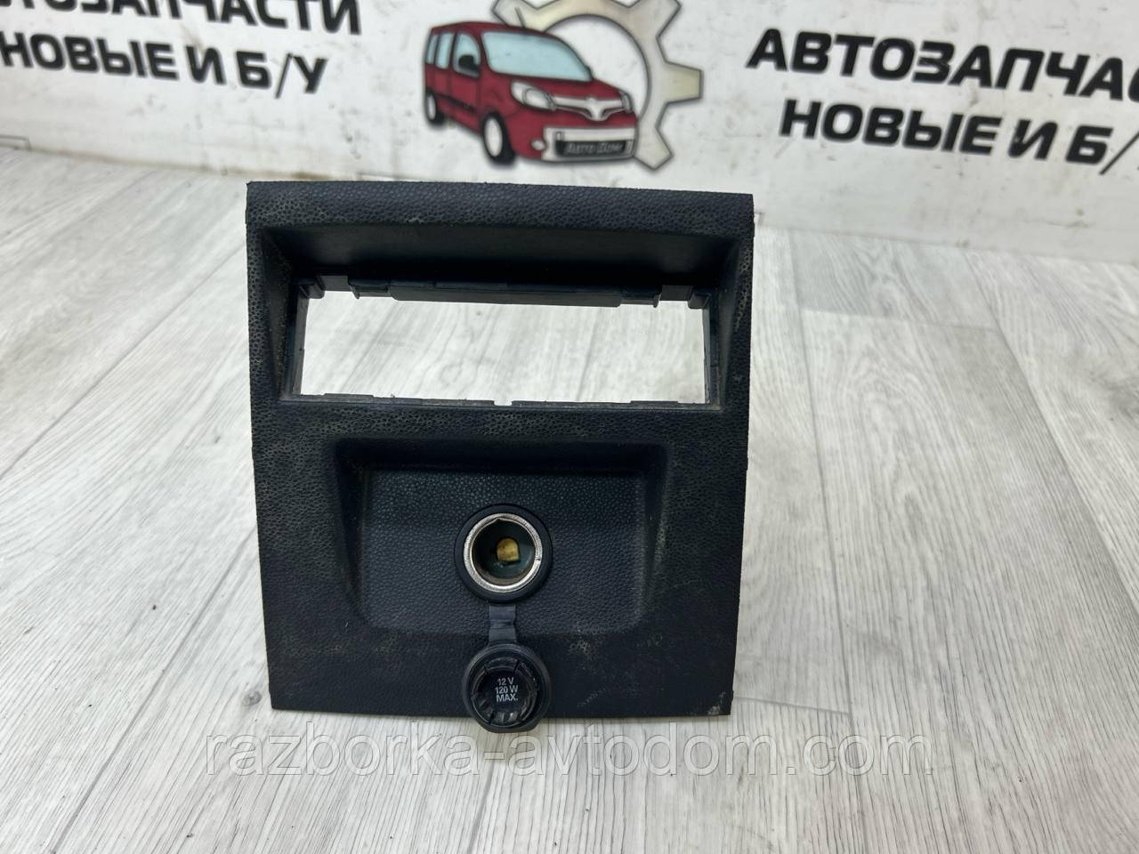 Рамка гнізда прикурювача з гніздом прикурювача Opel Zafira B (05-11) OE:13162601