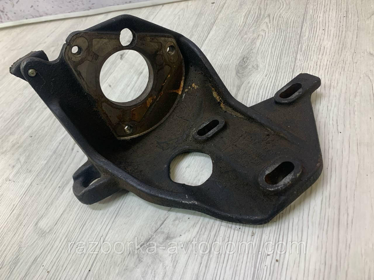 Кронштейн ТНВД VW Lt28-55 (1975-1996) OE: 069130147C