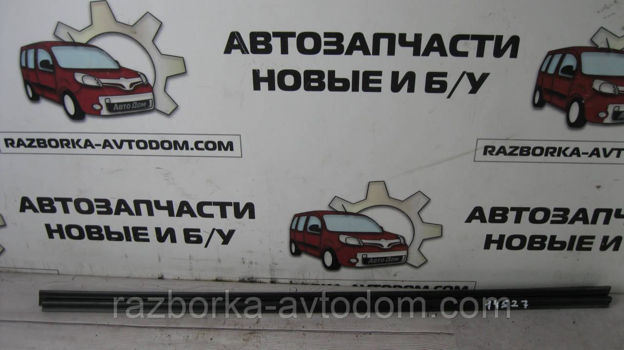 Накладка, уплонувальник дверей передньої правої (внутрішній) VW Touran (03-10) OE:1T0837472B