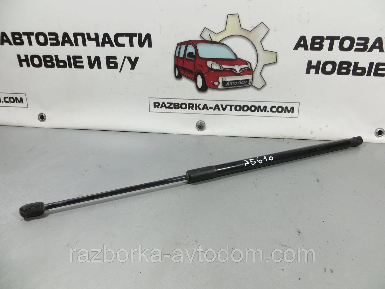 Амортизатор кришки багажника (універсал) VW Passat B8 (2014-2019) ОЕ: 3G9827550A