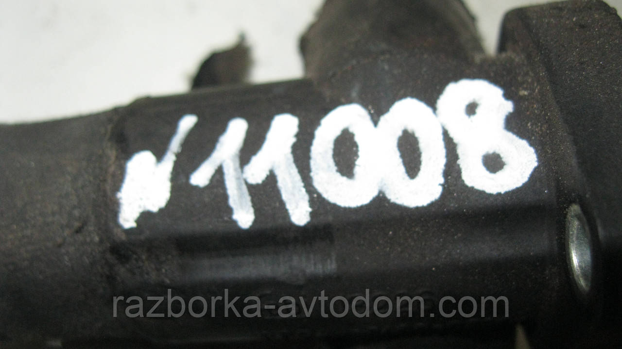 Фланець системи охолодження (трійник) VW Passat B5 (1997-2000) OE:28121132