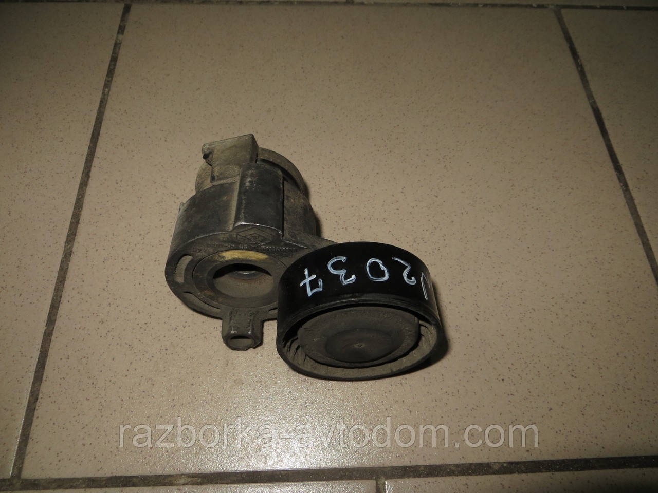 Натяжний механізм ролика генератора Renault Kangoo (08-13) 1.5DCI OE:8200608550