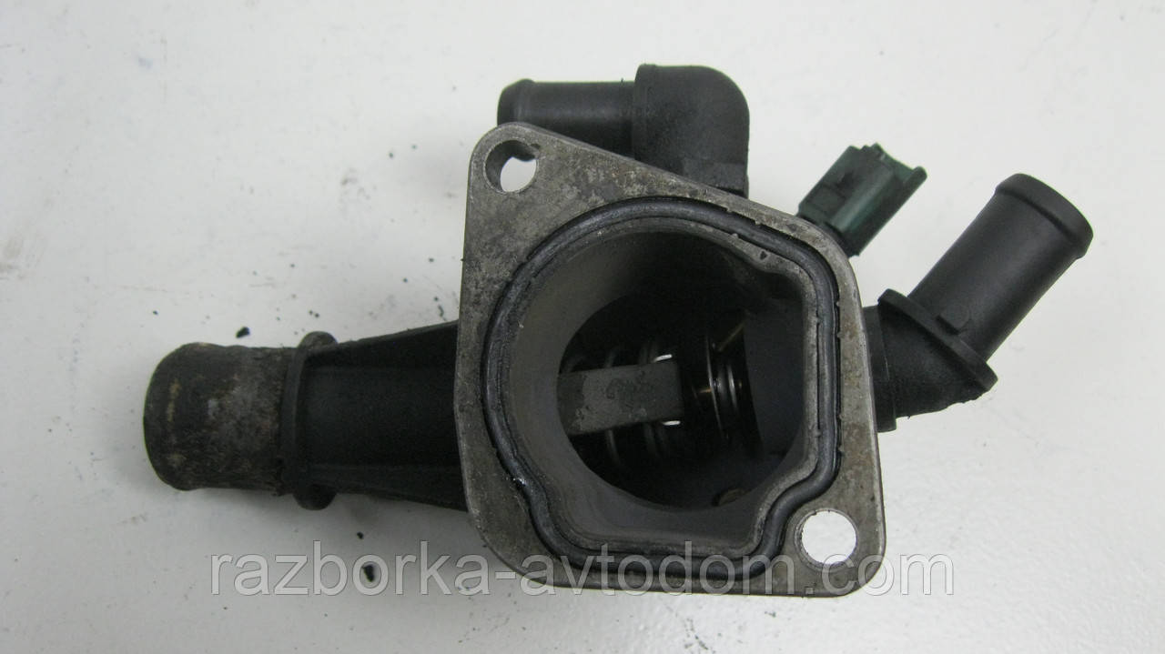 Корпус термостата Opel Corsa C (2000-2012), Combo (2001-2011) Agila, Meriva 1,3CDTI OE:93177343