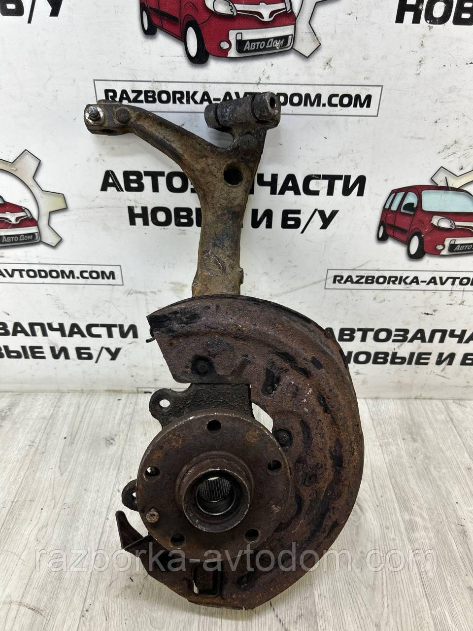 Поворотний кулак передній правий з ABS 38 шліц (цупфа/тупиця) SKODA Superb 1 (02-08) OE: 8d0407258ar