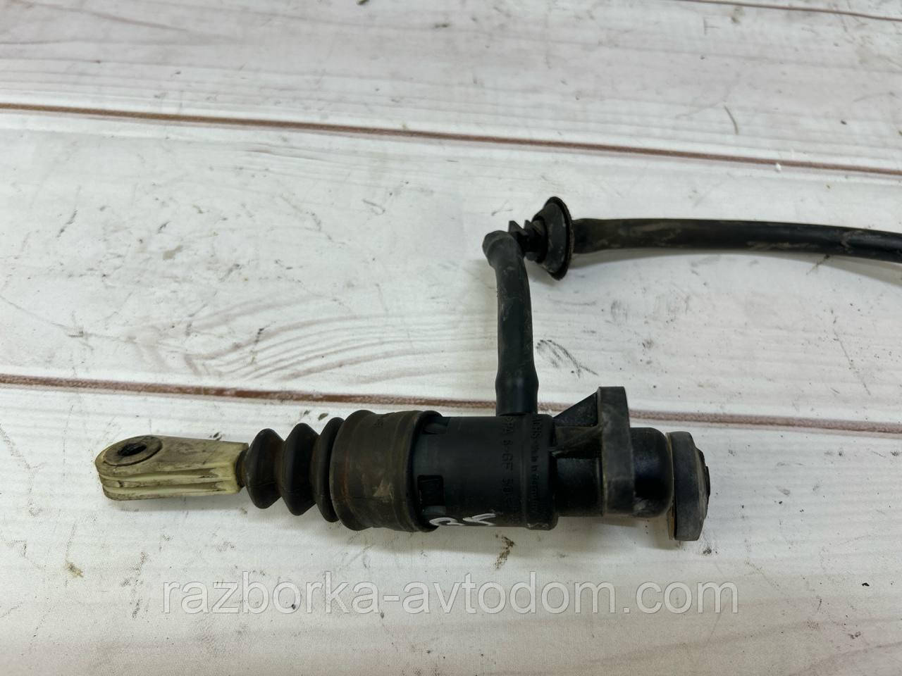 Головний циліндр зчеплення VW Passat B5 (96-05), Audi A6 C5, A4, Skoda SuperB OE: 8e1721401g, 8e1721401g,