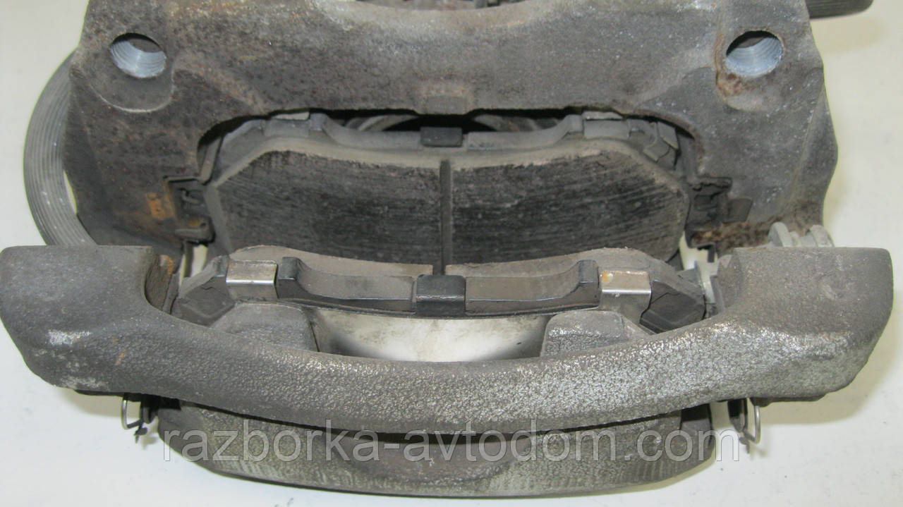 Суппорт передній правий Nissan Qashqai J10, X-Trail T31, T32, Rogue Дефект OE: 410014BA0A