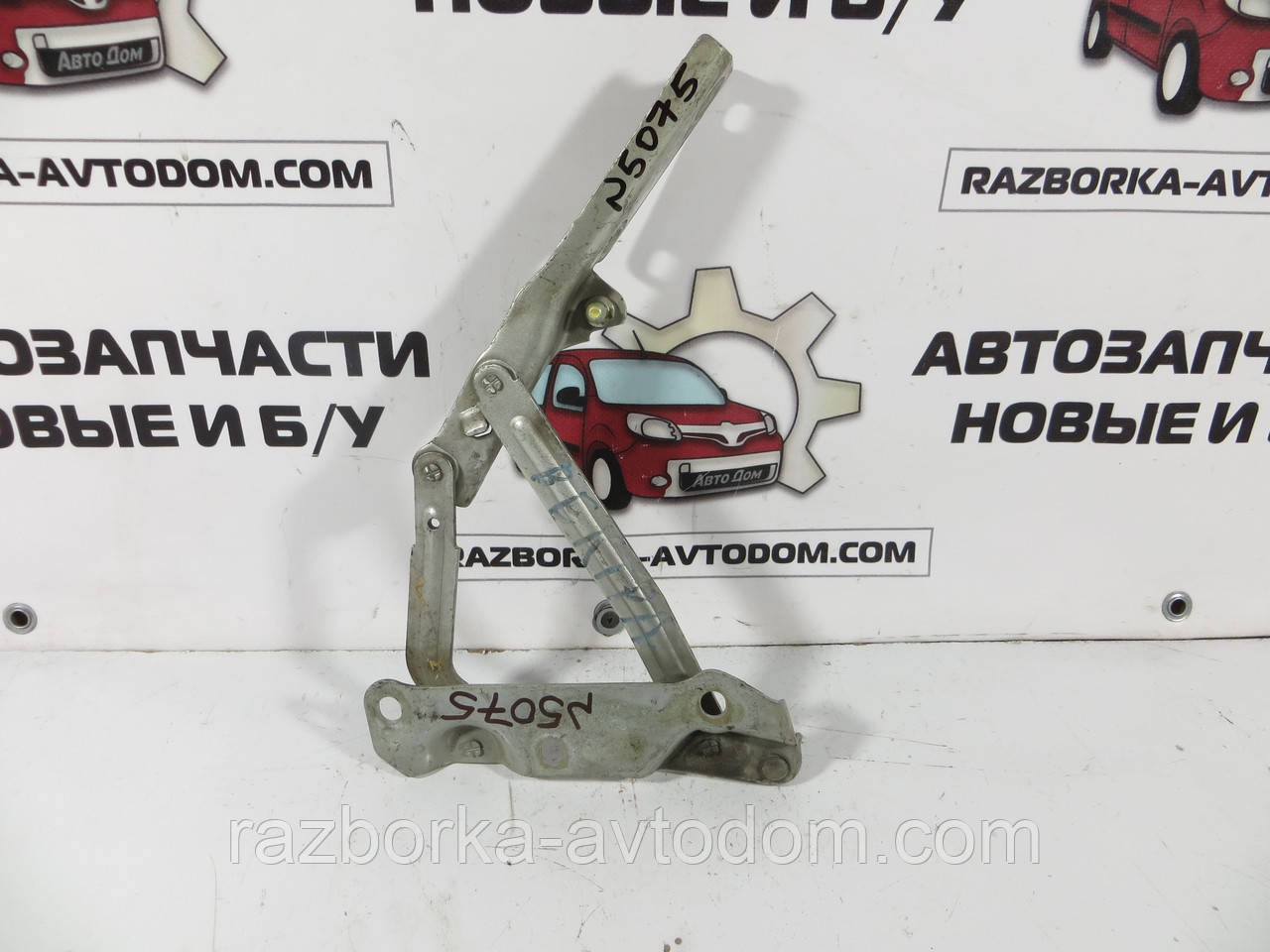 Петля капота права Opel Vectra B (95-02) 90508956