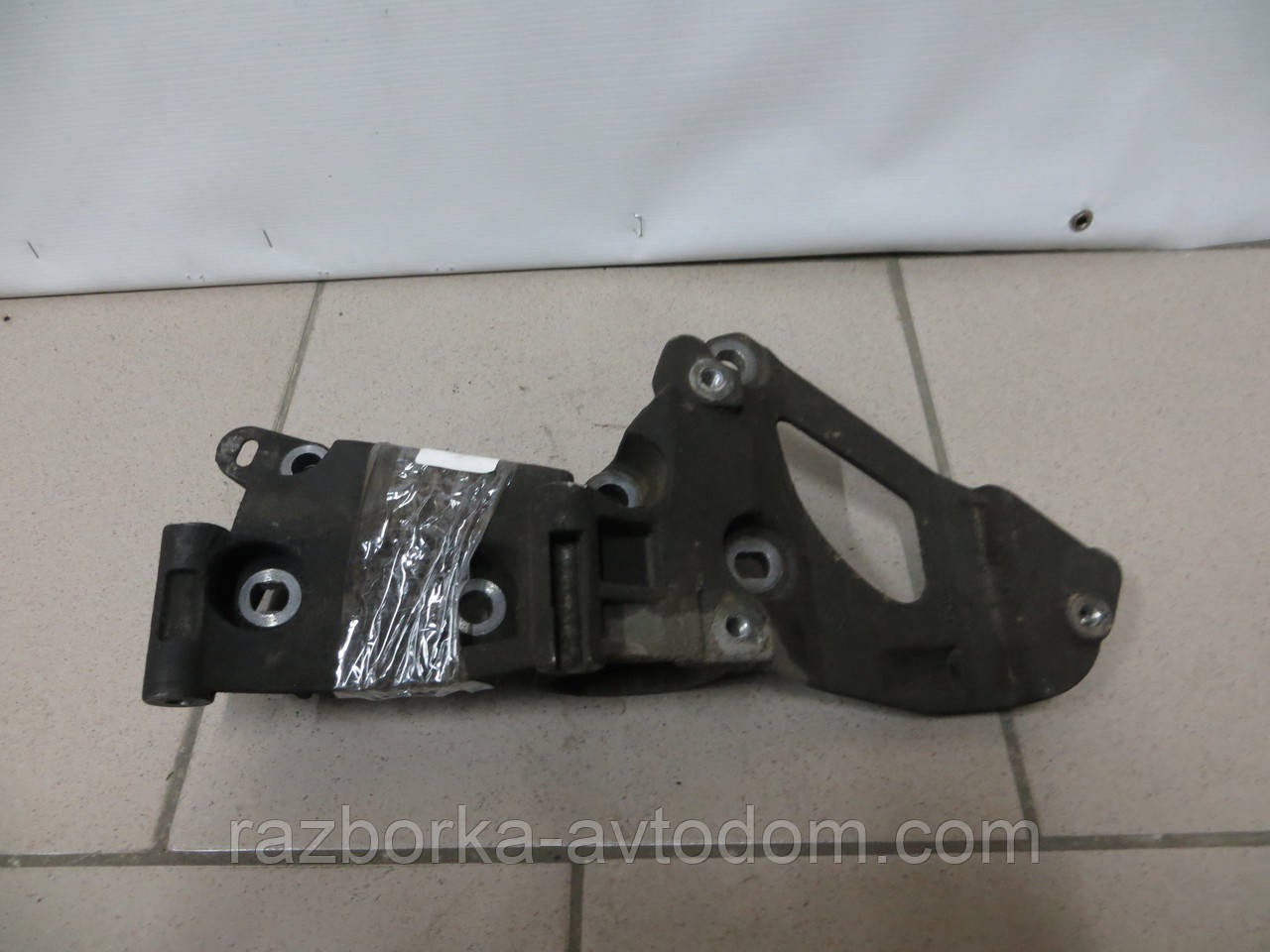 Кронштейн генератора Renault Kangoo 97-08 1.5DCI 8200072727
