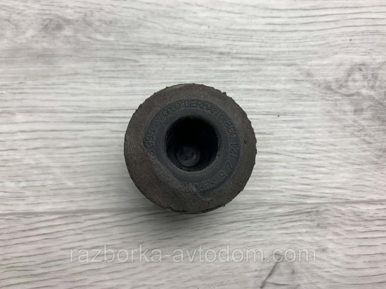 Кронштейн/Подушка радіатора нижній Skoda Superb (02-08) OE: 8D0121275