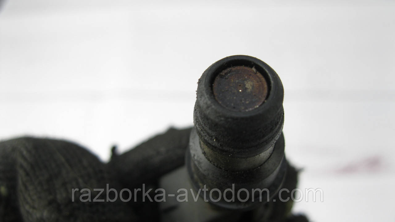 Форсунка паливна бензин 1.6i Opel Zafira A, Astra G, Combo, Meriva A OE:25317316