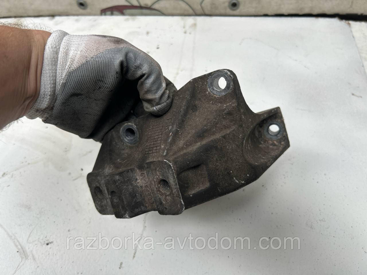 Кроншетйн кріплення КПП VW Golf 4, Bora, Skoda Octavia Tour OE:1j0199117q