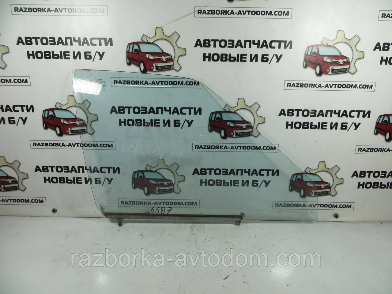 Скло правої двері (3 дверцята) Mitsubishi Lancer, mitsubishi Colt,CJO (1996-2004) Е: MR236668